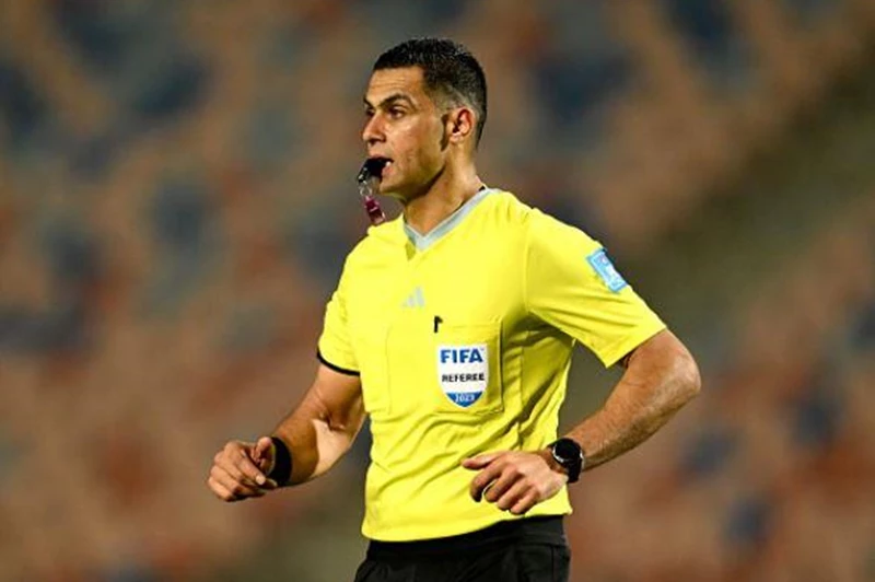 معروف يتولى إدارة مباراة بيراميدز وسيراميكا في صراع الجدارة بالدوري